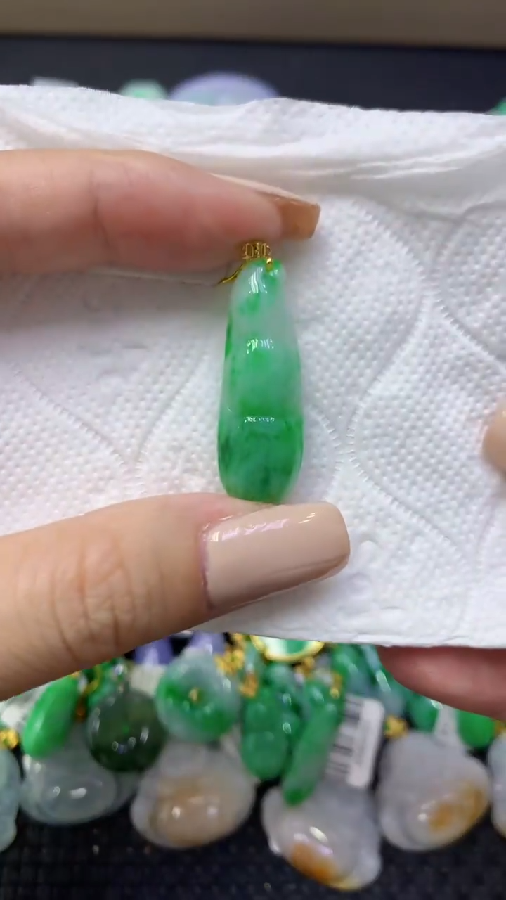 颈饰18K金镶嵌翡翠天然缅甸翡翠A货