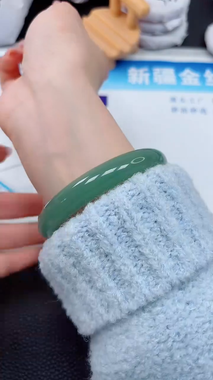 【闪购商品】石英质玉手镯未镶嵌759