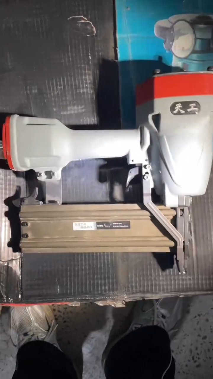 天工ST64L水泥钢钉枪（升级加长枪嘴）彩盒（1：4）