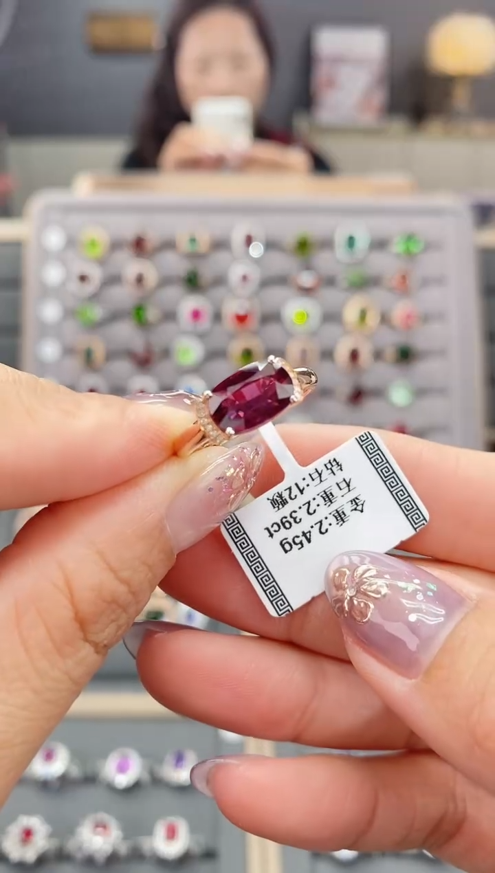 碧玺戒指18K金镶嵌2.39