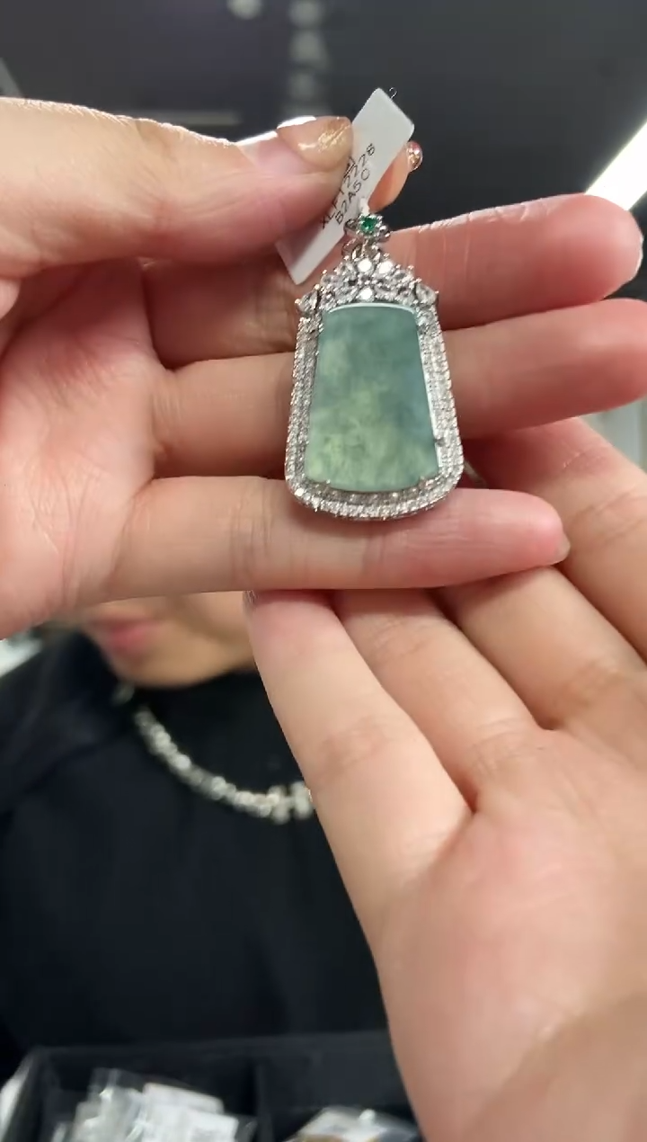 【闪购商品】翡翠吊坠(不含链)未镶嵌多样性发其一颜色微差