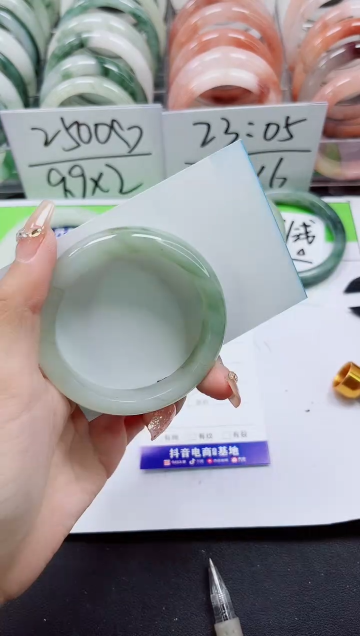 【闪购商品】石英质玉未镶嵌手镯A154-51/52