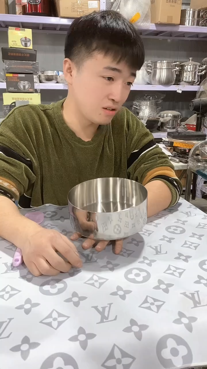 18厘米 皇冠 304 直边 加厚 蛋糕盆一个