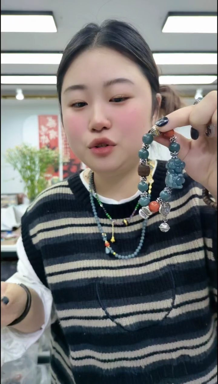 【闪购商品】树脂制品2522皮休手串