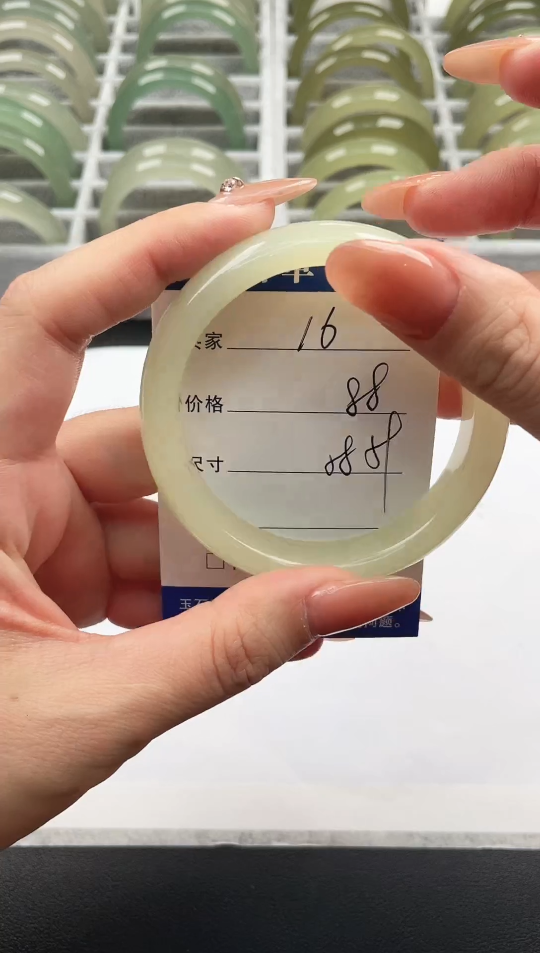 未镶嵌手镯石英质玉蜂蜜水