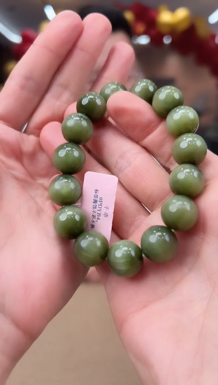 颈饰未镶嵌和田玉吊坠