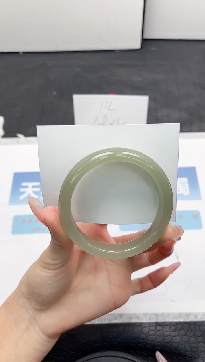 【闪购商品】石英质玉手镯未镶嵌33-56.7