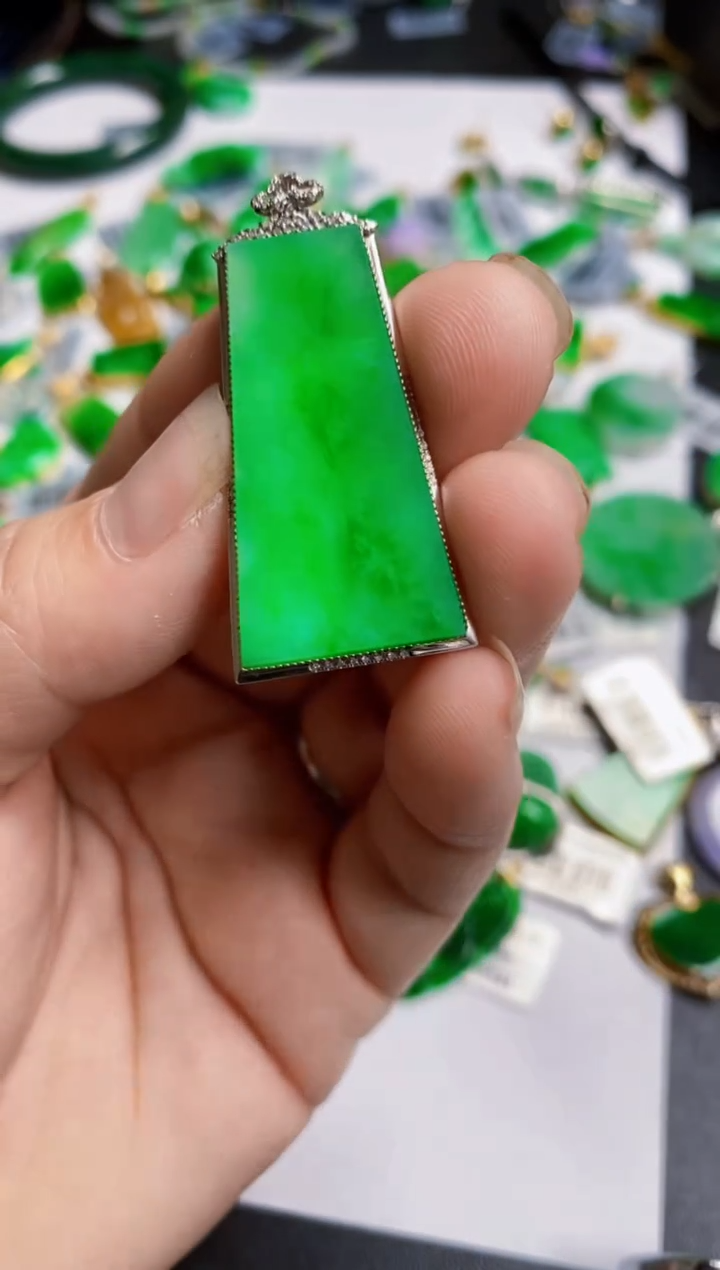 【闪购商品】翡翠颈饰未镶嵌吊坠