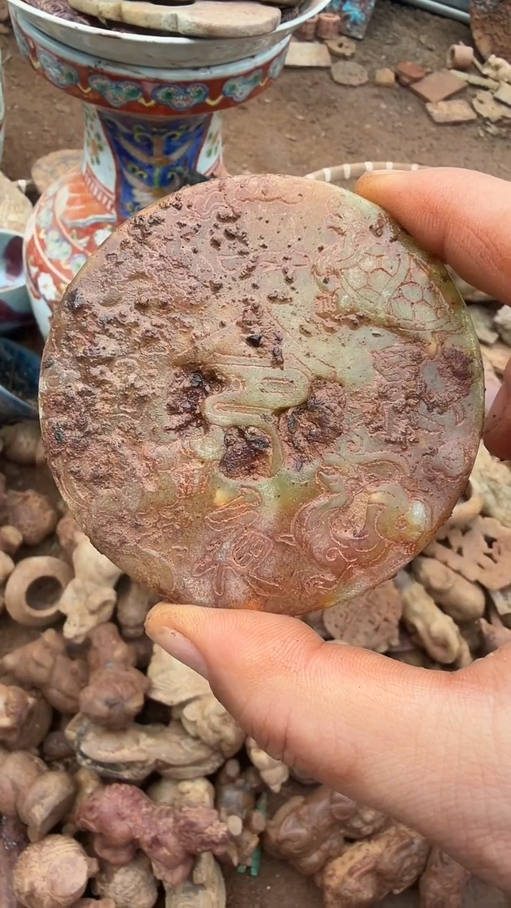 未镶嵌岫岩河磨玉（透闪石质玉）挂件以**人岫岩河磨玉