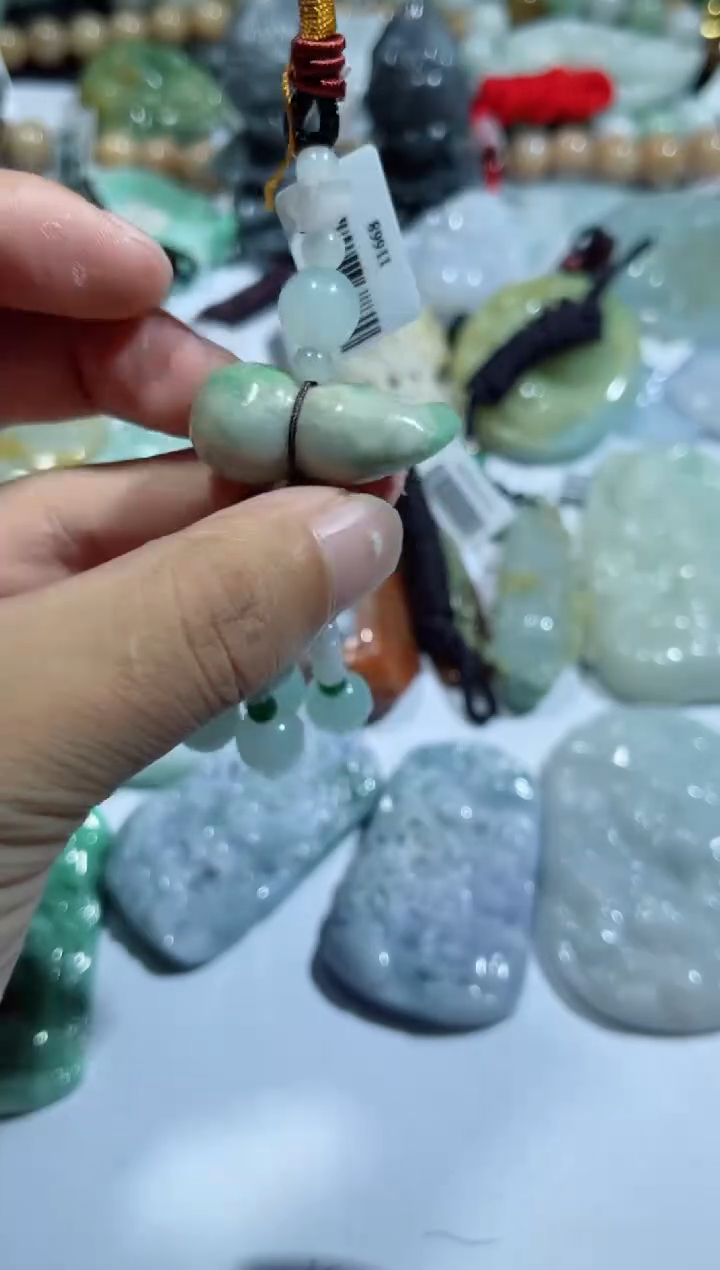 【闪购商品】翡翠颈饰未镶嵌00005685