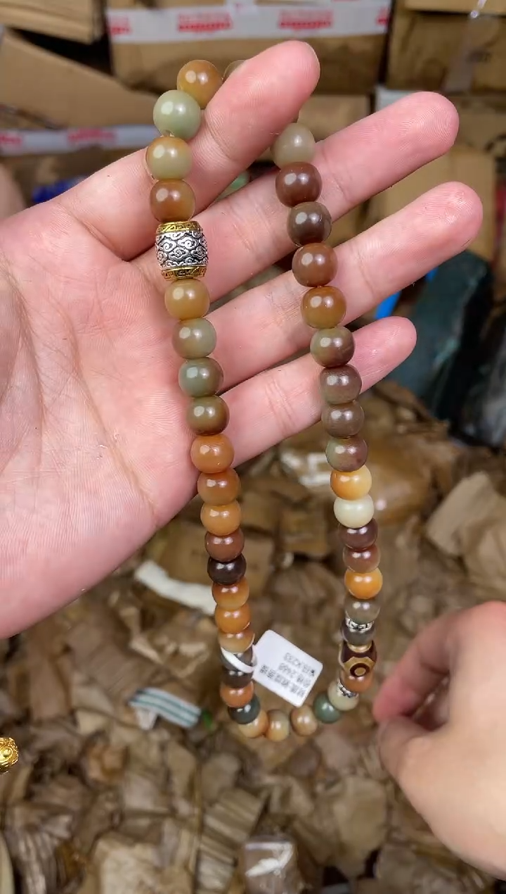 木质非金属捧月文创福利闪购商品无礼盒