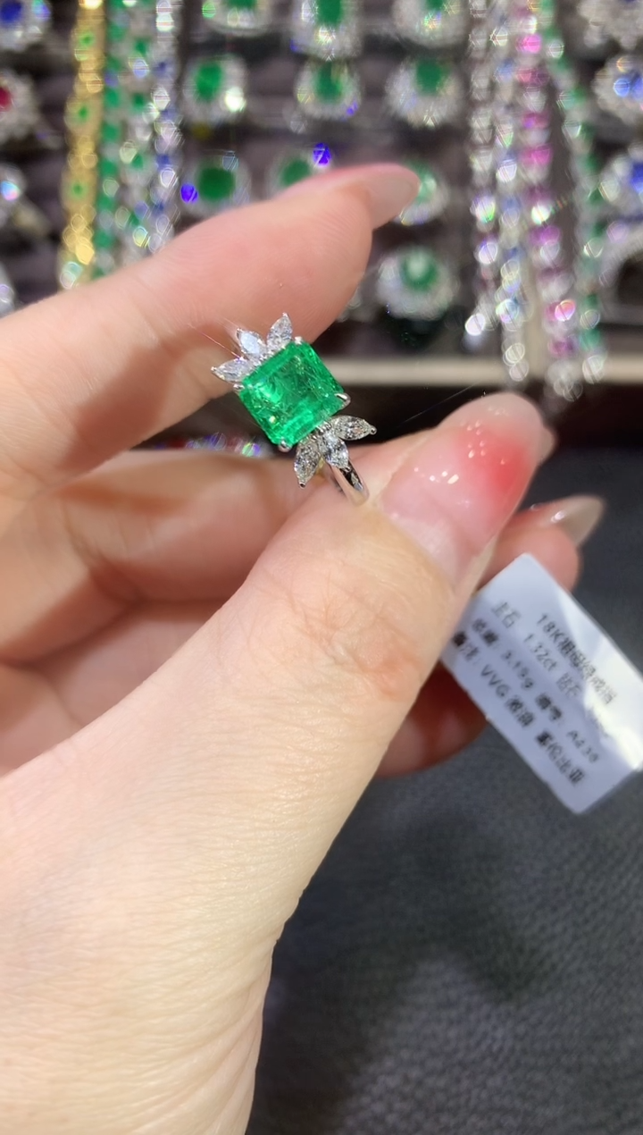 【闪购商品】祖母绿戒指18K金镶嵌C5