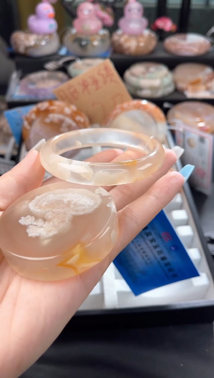 石英质玉手镯未镶嵌57