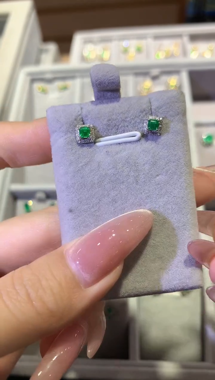 【闪购商品】祖母绿耳钉18K金镶嵌耳钉时尚时尚