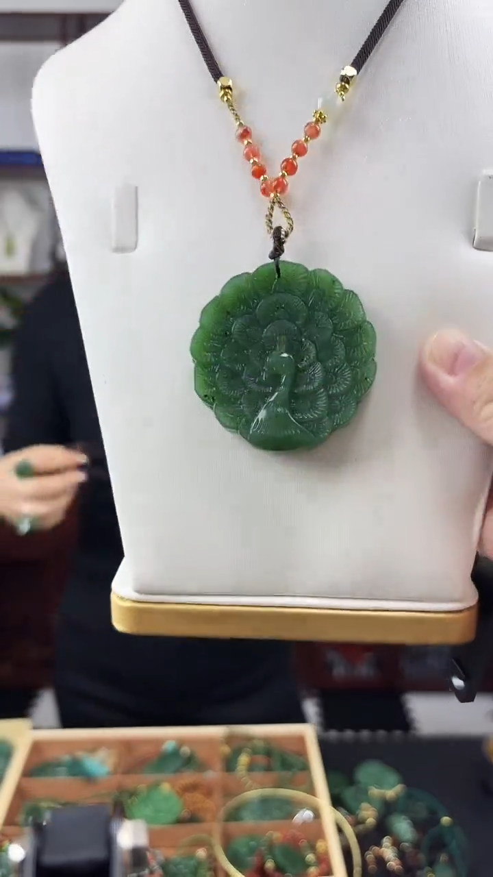 颈饰未镶嵌和田玉孔雀