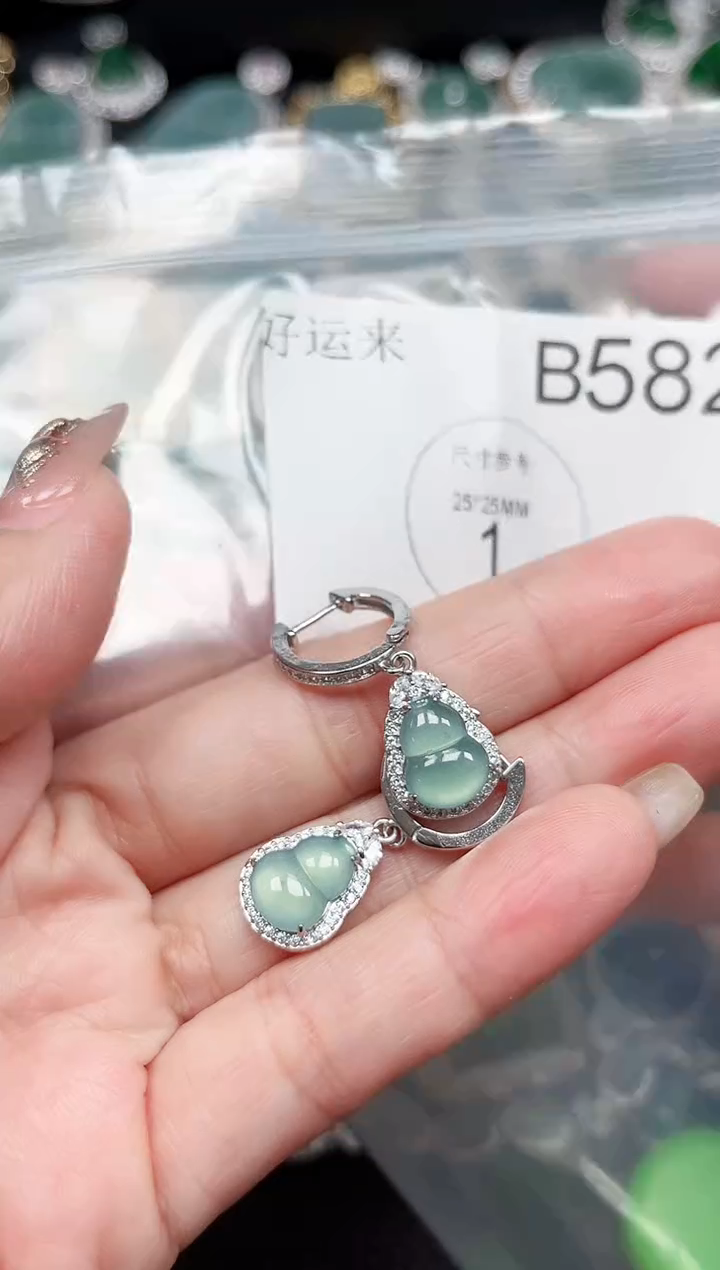 【闪购商品】翡翠颈饰未镶嵌582送皮绳