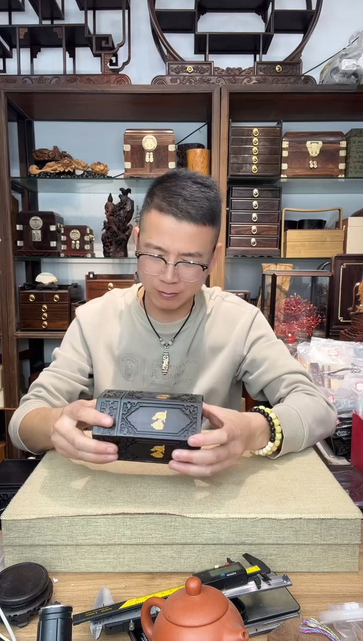 乌木类书架114大叶紫檀嵌黄杨茶叶罐  瑕疵