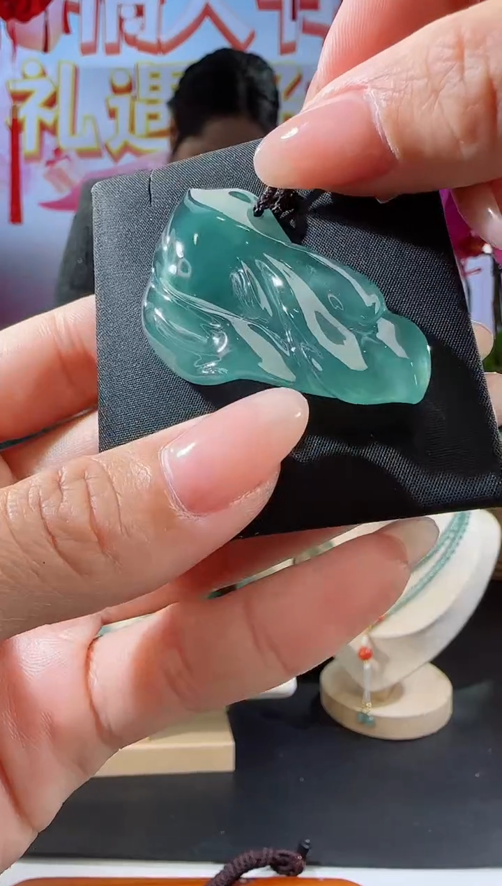 【闪购商品】翡翠吊坠(不含链)未镶嵌形意