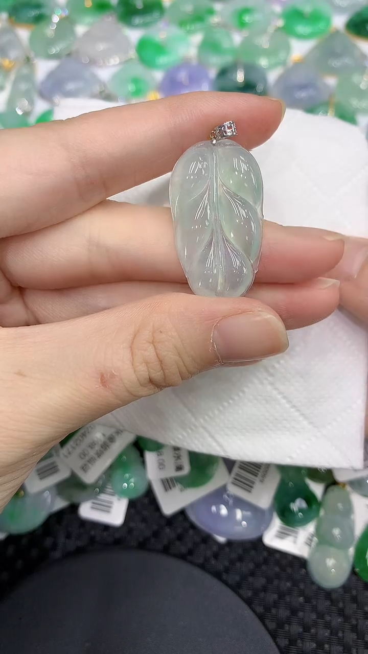 颈饰18K金镶嵌翡翠111111111111