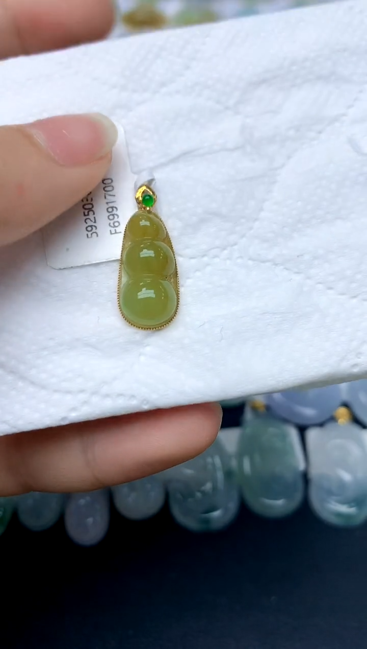 翡翠18K金镶嵌颈饰天然A货翡翠
