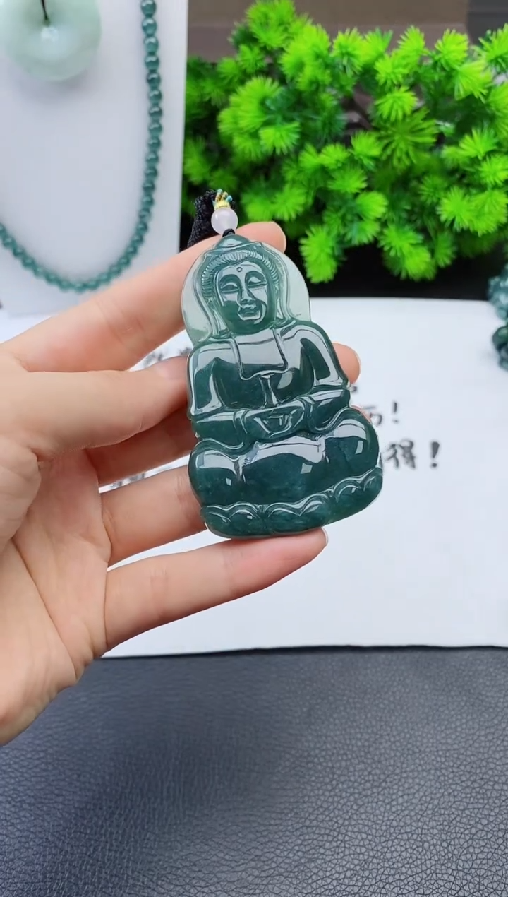 颈饰未镶嵌翡翠 