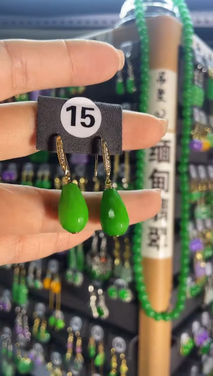 【闪购商品】翡翠耳饰银S925镶嵌15...