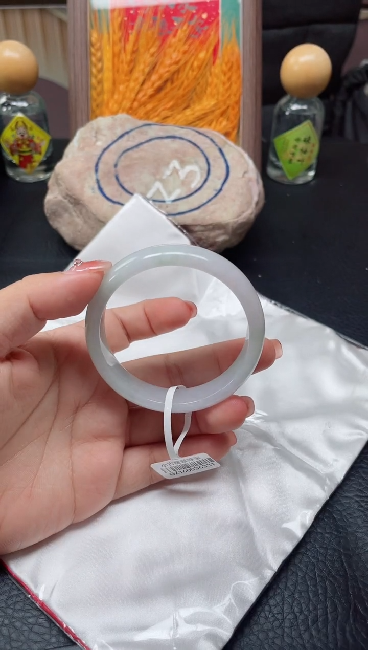 翡翠手镯未镶嵌天然缅甸翡翠A货