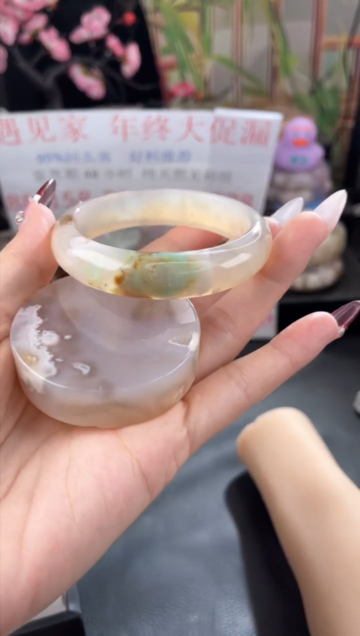 【闪购商品】石英质玉手镯未镶嵌55