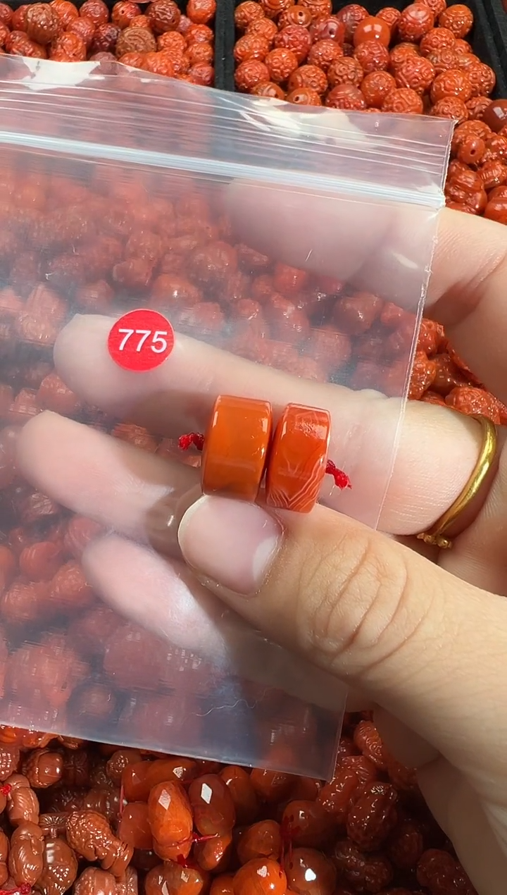 颈饰未镶嵌南红玛瑙1