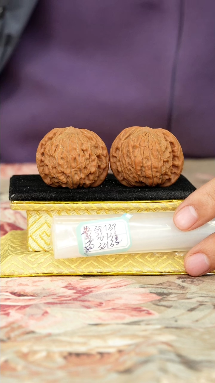 【闪购商品】文玩核桃把件磨盘有虫眼