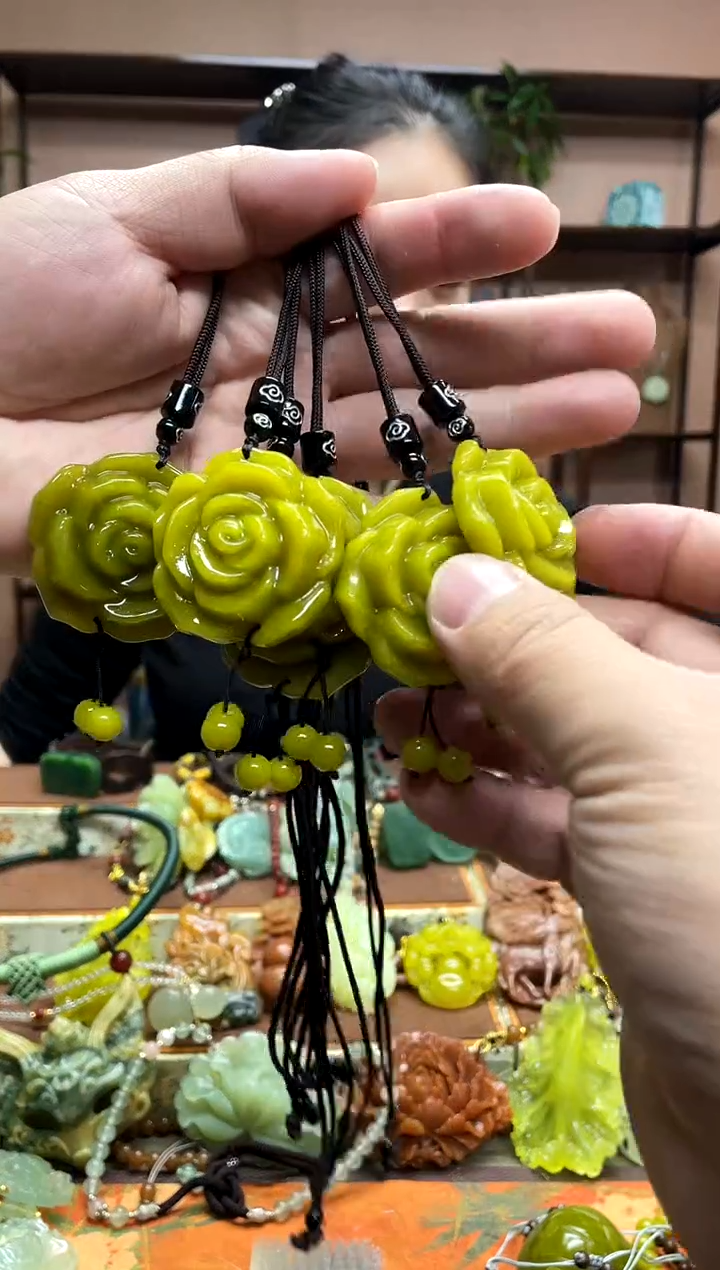 未镶嵌岫玉吊坠多样性发货发其中之一
