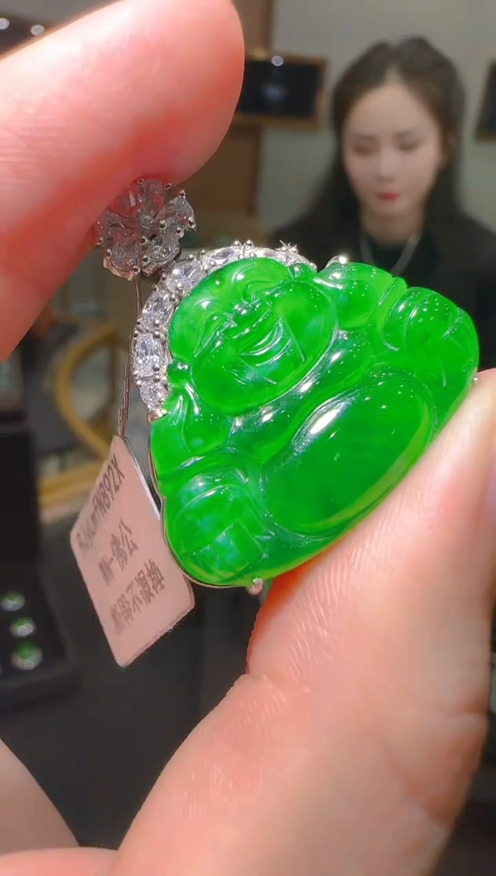 【闪购商品】翡翠吊坠(赠链)银S925镶嵌天然翡翠A货多样性发一件