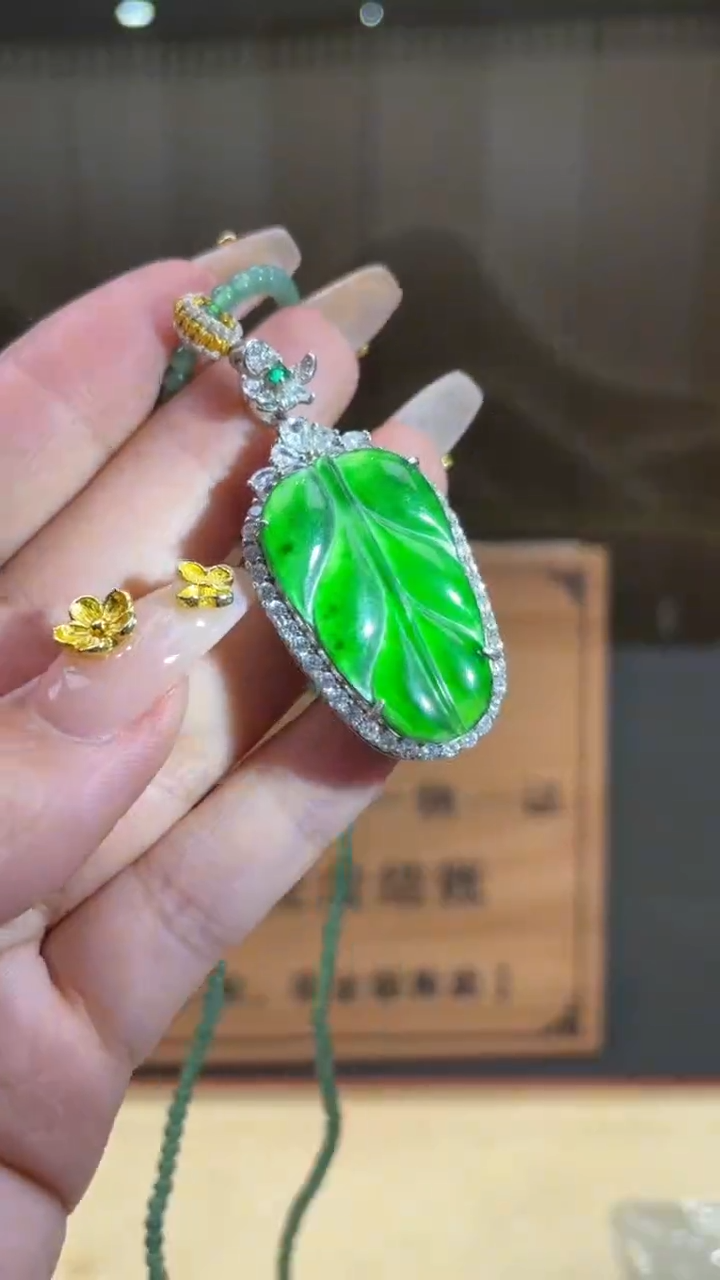 【闪购商品】翡翠颈饰未镶嵌      *52