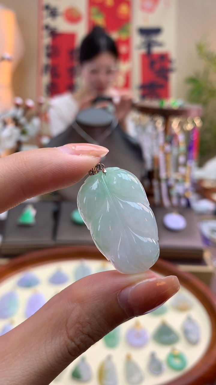 【闪购商品】翡翠颈饰18K金镶嵌叶子