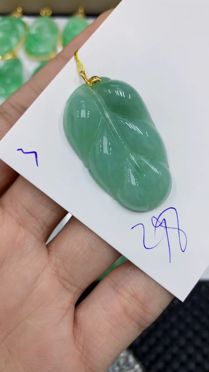 颈饰18K金镶嵌翡翠缅甸A货翡翠