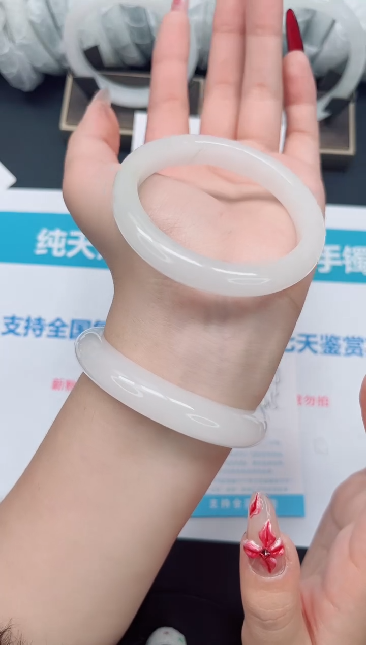 【闪购商品】石英质玉手镯未镶嵌b219