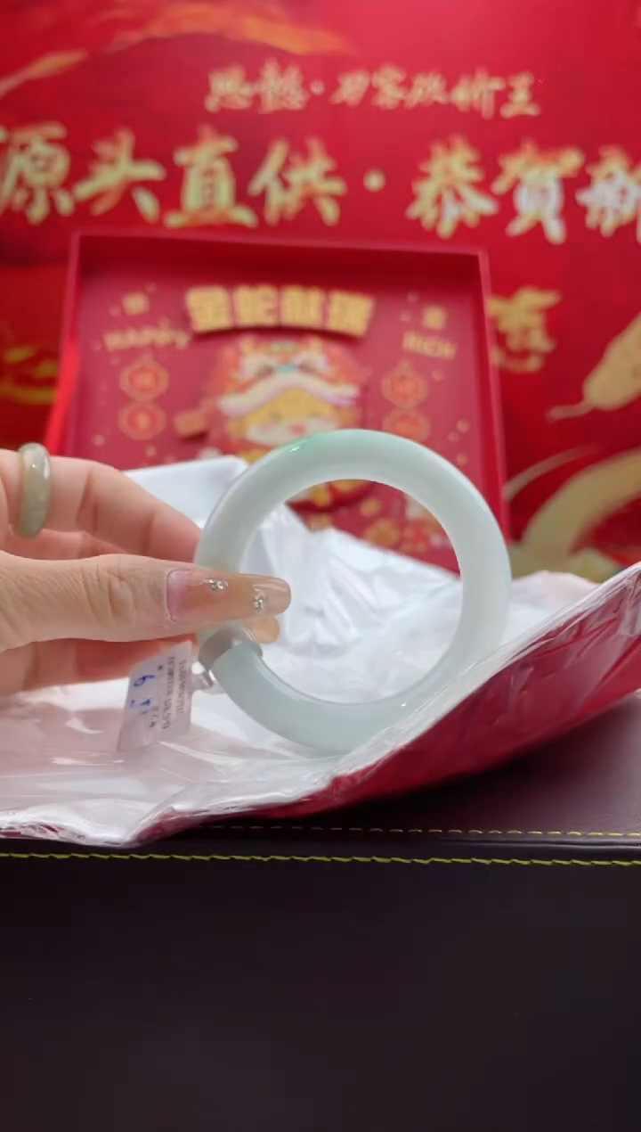 【闪购商品】翡翠手镯未镶嵌9翡翠手镯（微瑕）