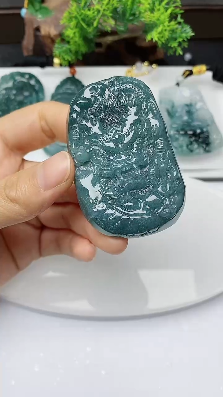 【闪购商品】翡翠颈饰未镶嵌          