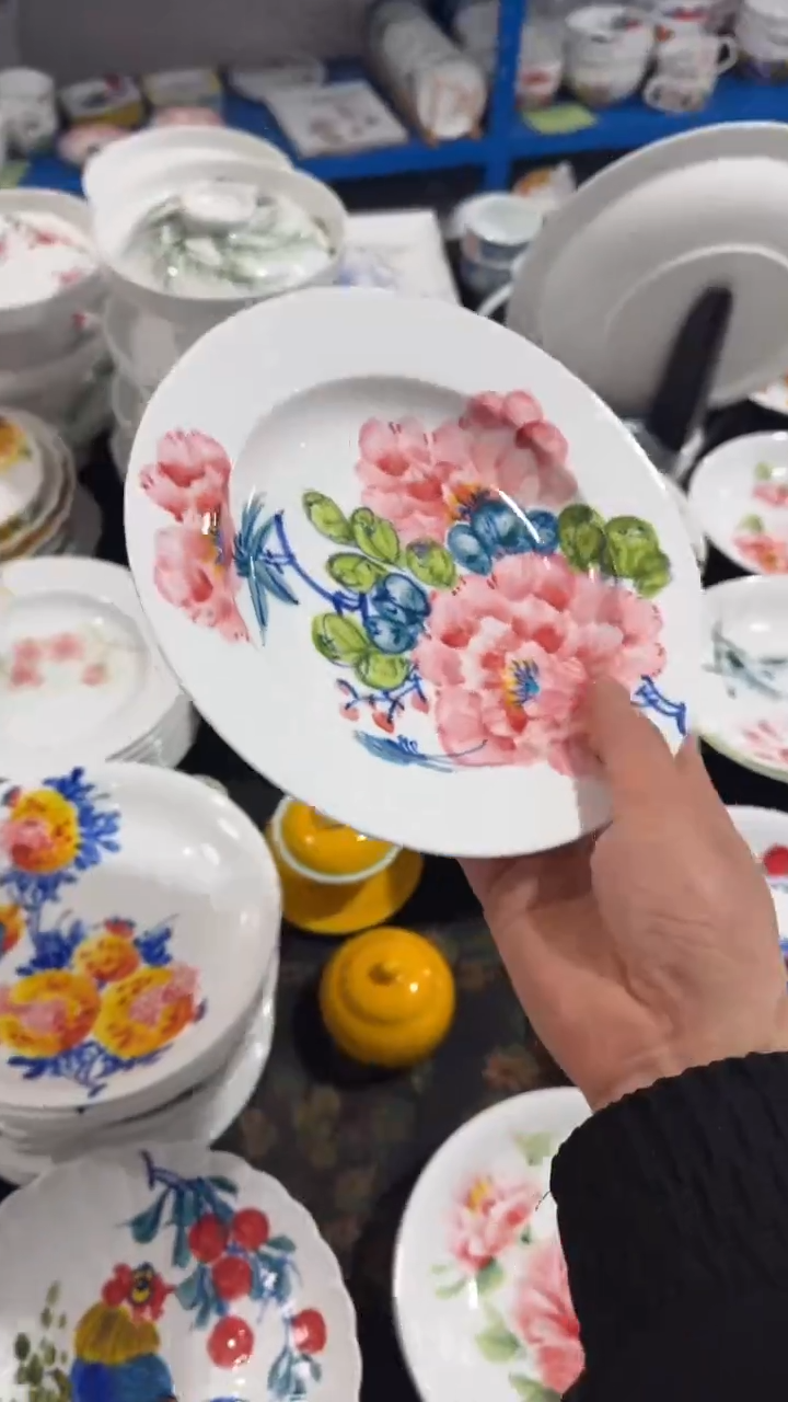 摆件陶瓷景德镇高温瓷（黄金草帽盘）