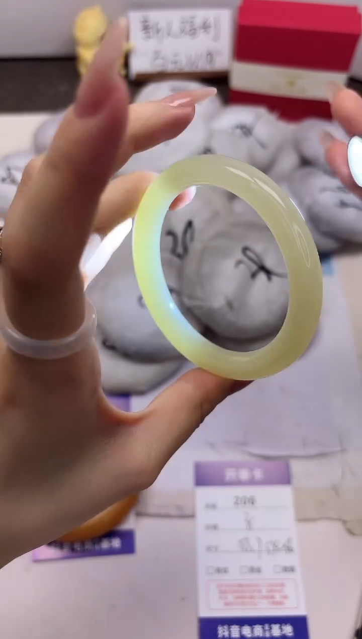 石英质玉手镯未镶嵌206-奶青美人条-圈口55