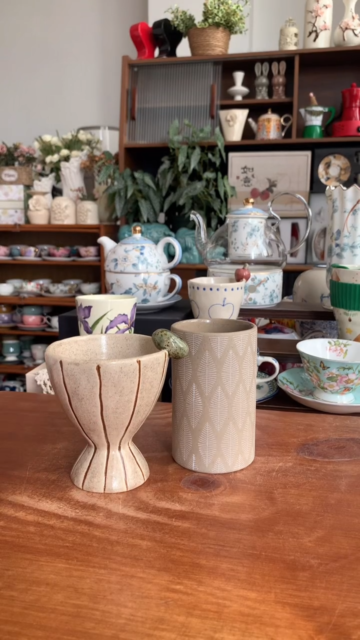 陶瓷蚕豆手握杯230ml 送小花瓶