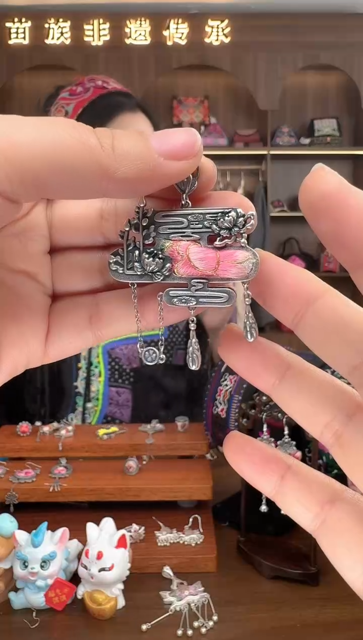 【闪购商品】织绣扶光苗绣传承89