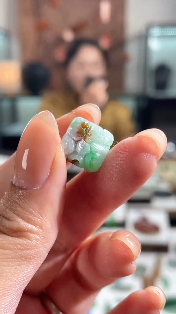 【闪购商品】定制翡翠未镶嵌绿回纹300