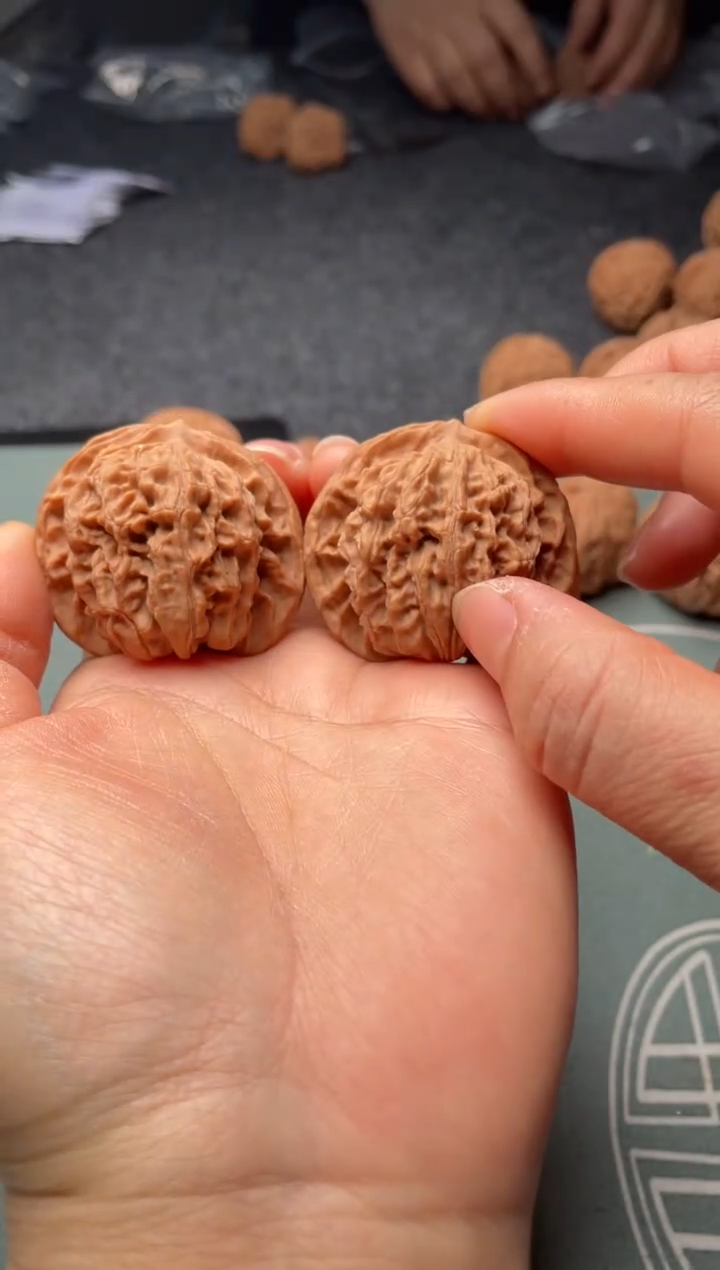 把件文玩核桃w235  盘龙纹42尺