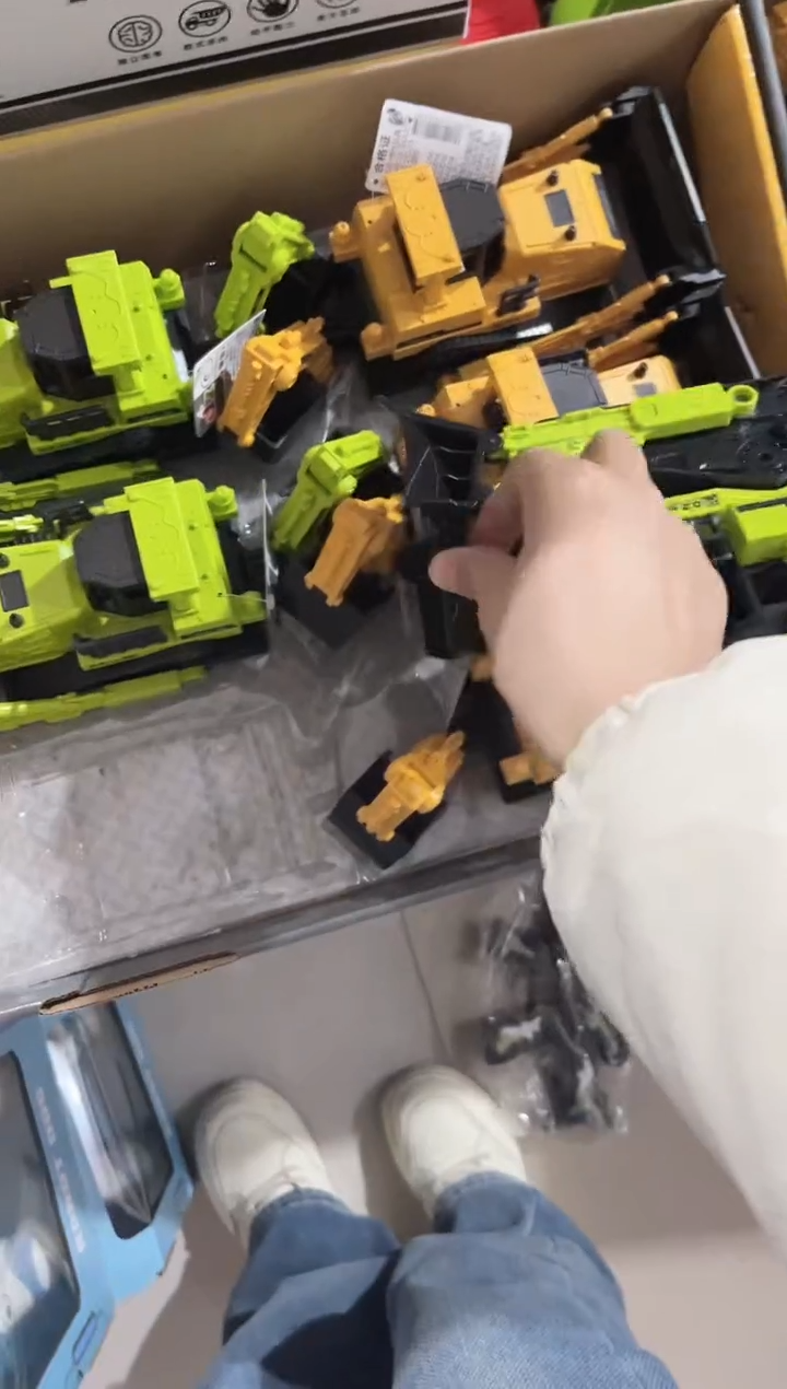 塑料210-33 黄1个  703-101农夫车绿1个