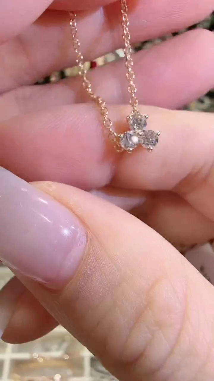 18K金镶嵌颈饰实验室培育钻石三钻项链