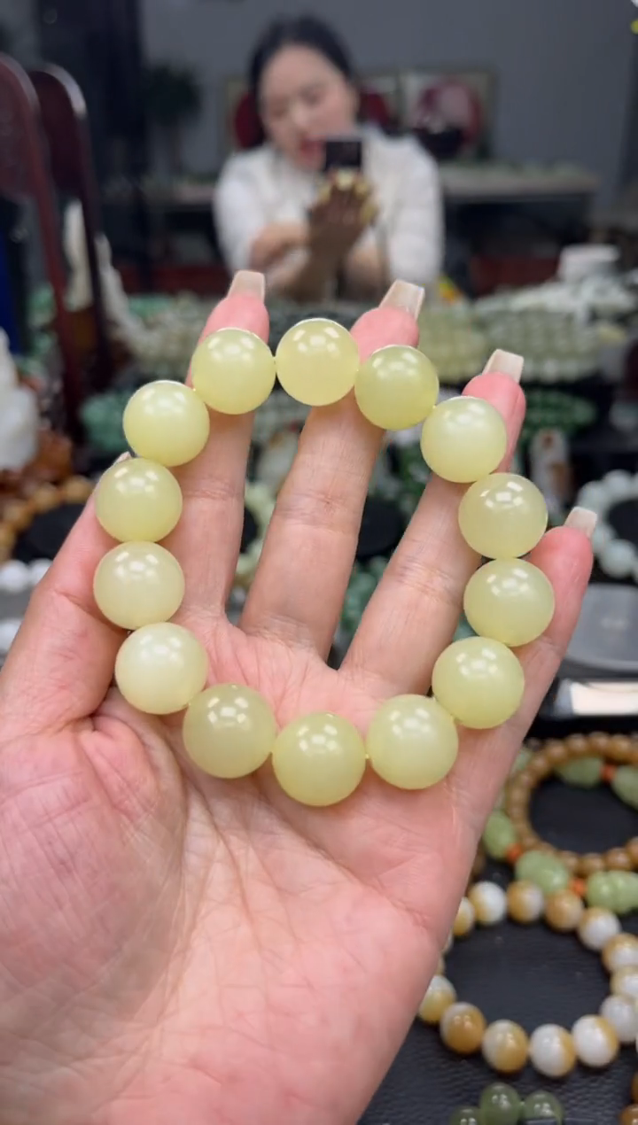 【闪购商品】和田玉手串未镶嵌鸡油黄卡16