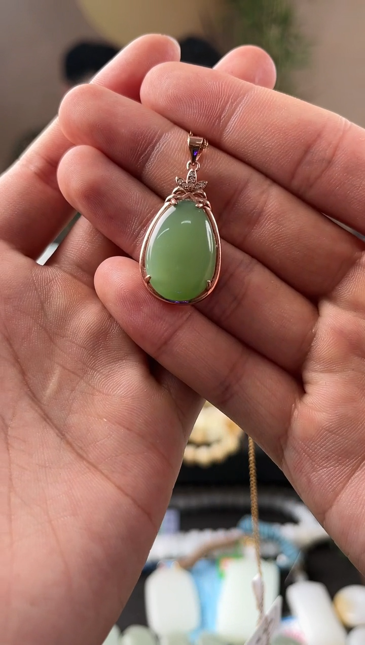 【闪购商品】和田玉吊坠未镶嵌俄碧水滴吊坠微色差
