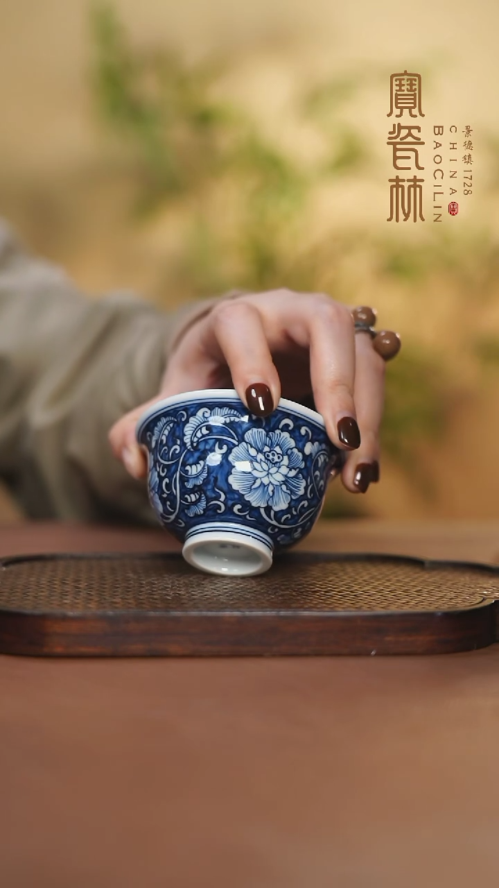 【闪购商品】青花蓝地牡丹小压手