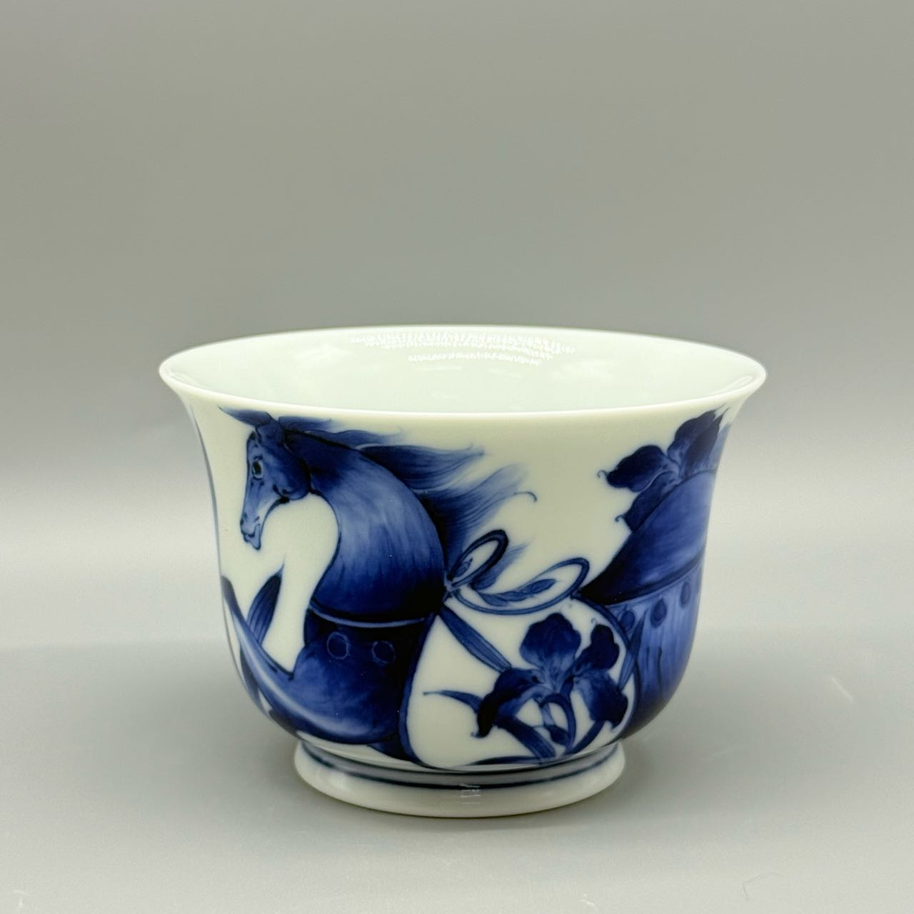 【好物】雨后 湛蓝系列 白地度春风 鸢尾花骏马杯-yh0789